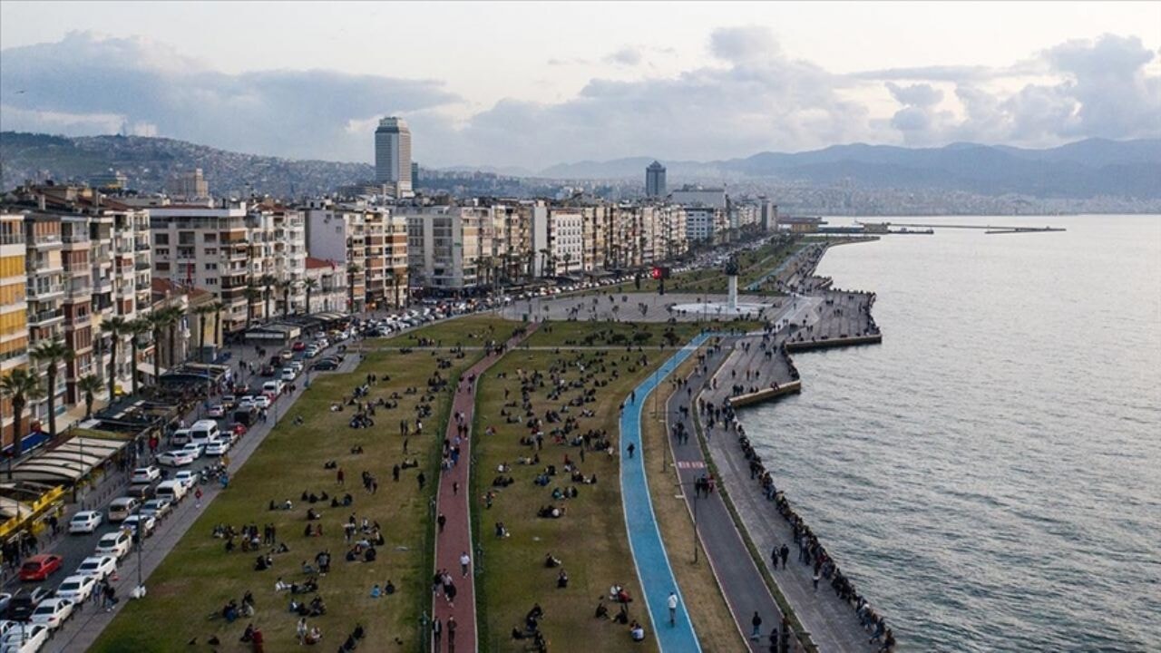 İzmir Valiliği'nden 'deprem ve tsunami' açıklaması