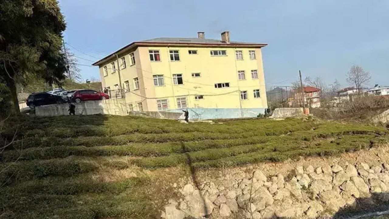 Rize'de heyelan sonucu okulda eğitime ara verildi