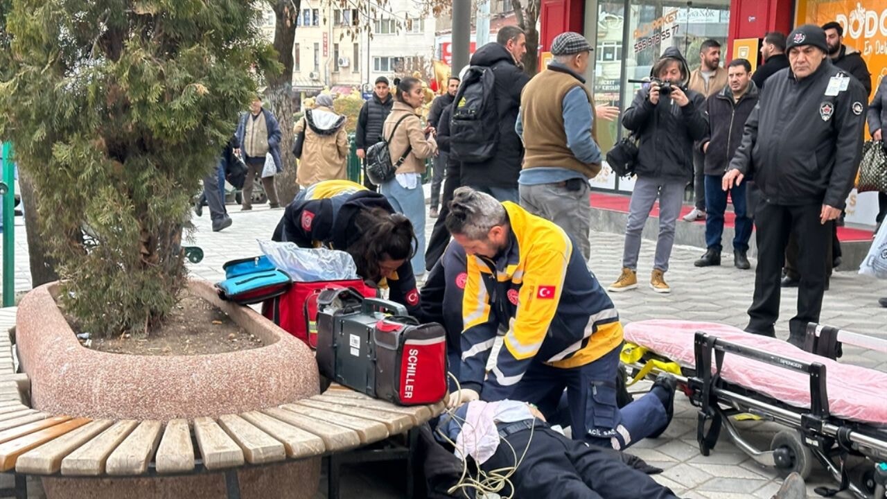 Yürürken kalp krizi geçirdi