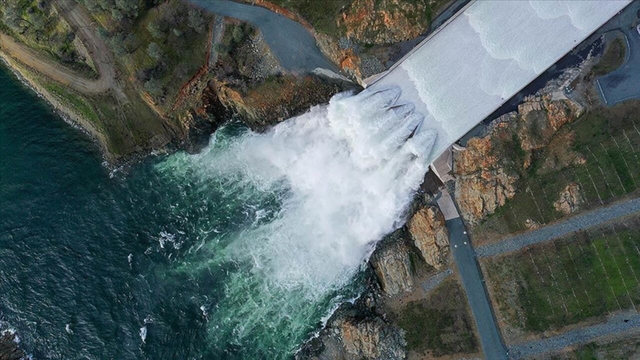 Trump, iki barajı tahliye emri verdi! Amerikalılar şaşkın...