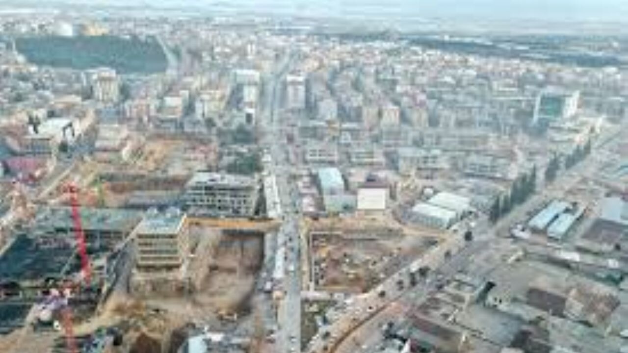 Depremlerin yıkıma neden olduğu il merkezleri havadan görüntülendi