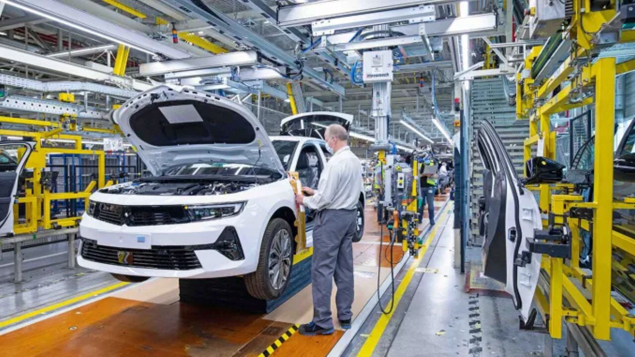 Alman otomotiv sanayisi çöküşün eşiğine geldi