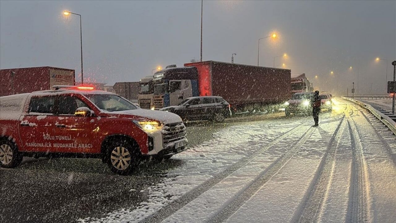 Anadolu Otoyolu'nda kaza; İstanbul yönü kapandı