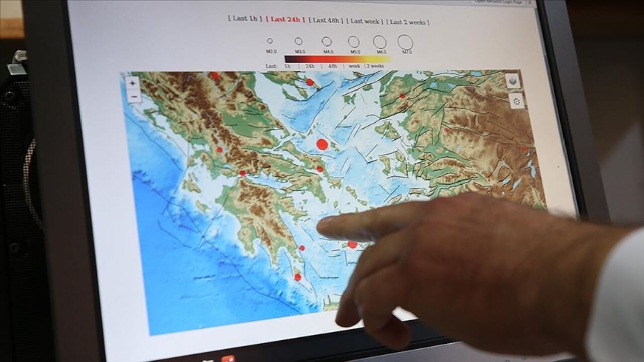 Ege Denizi'nde peş peşe sekiz deprem!