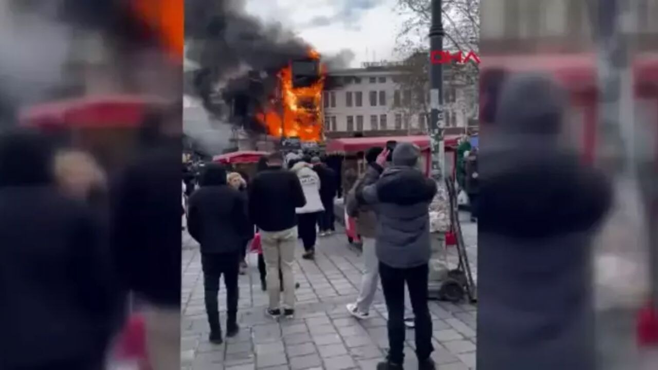 İstanbul'un semti  Eminönü'nde yangın çıktı. Alevler tarihi yapıları tehdit etti