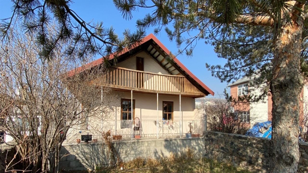 Kars'taki asırlık Alman evi restorasyon bekliyor