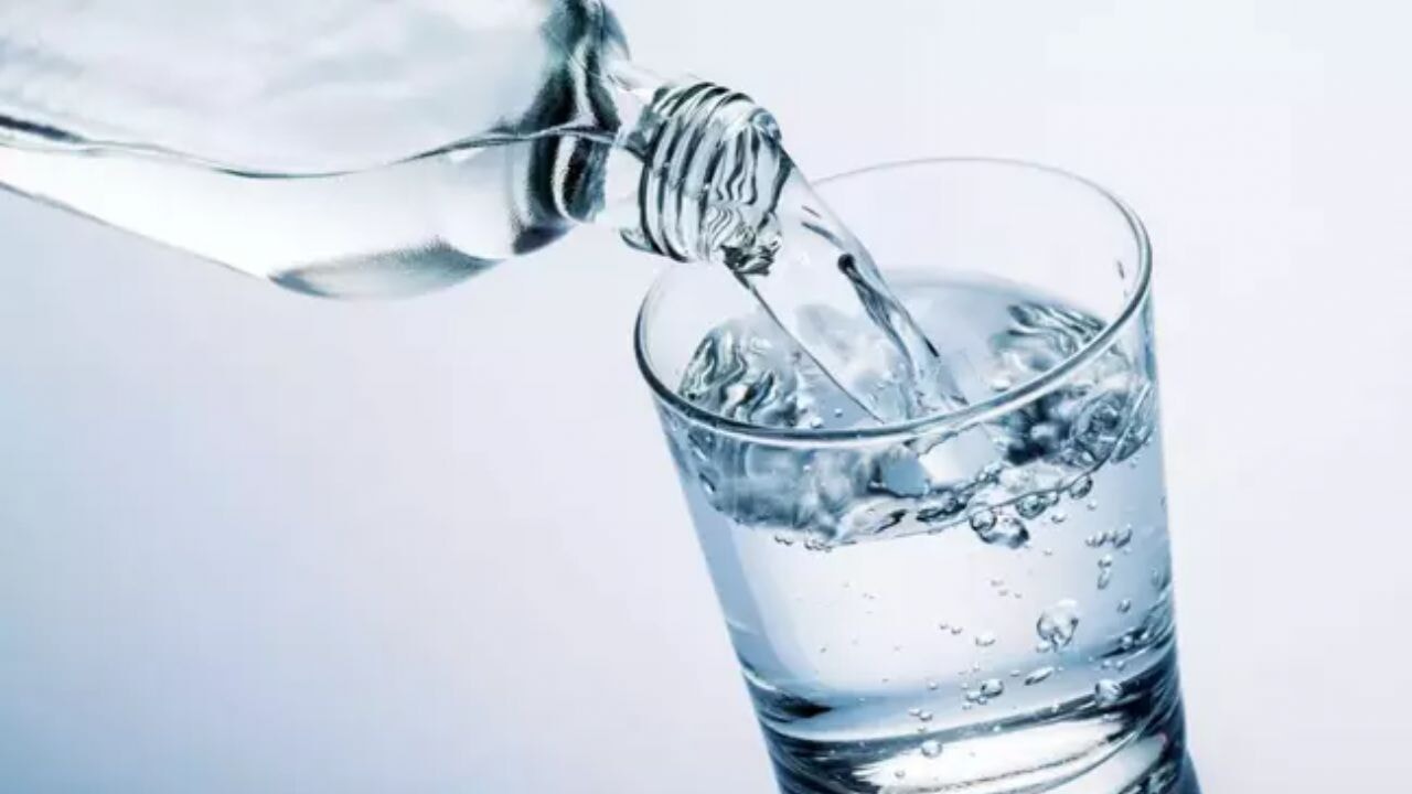 Ünlü su markasına ağır suçlama: Kanser ve otizm riski taşıyor mu?