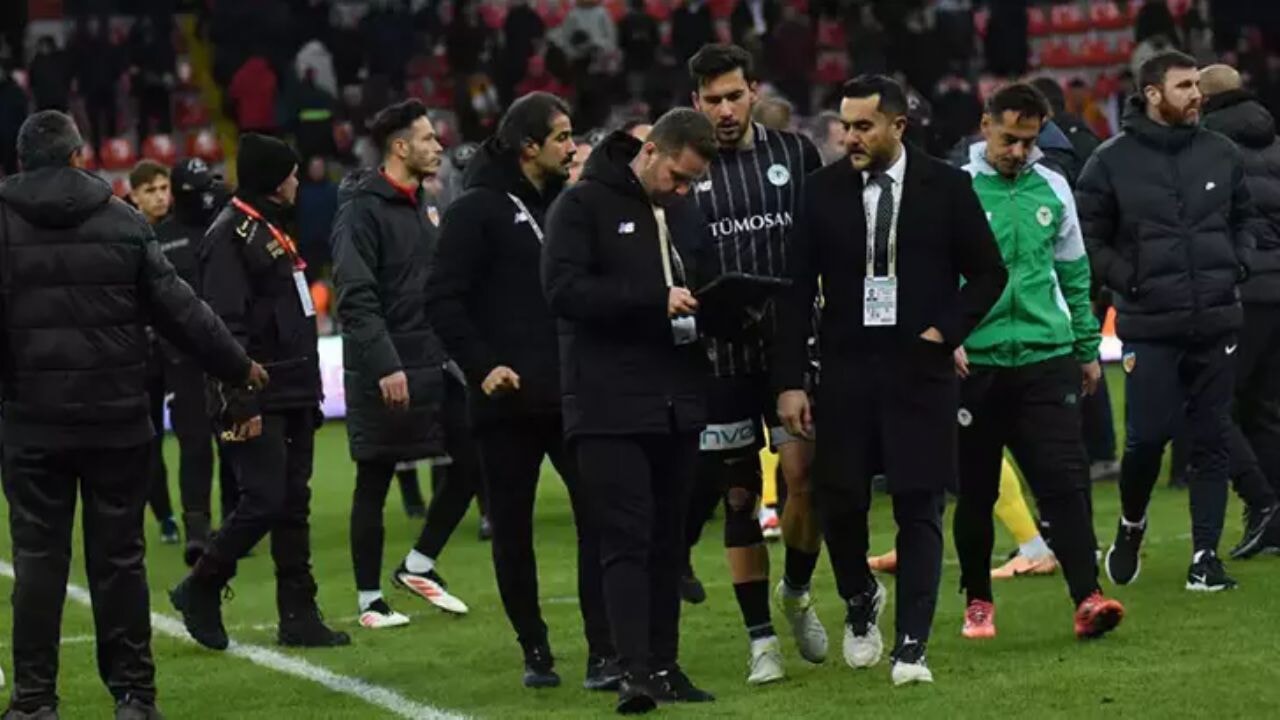 Kayserispor - Konyaspor maçı sonunda gerilim yükseldi. Konyaspor Teknik Direktörü Uçar: 'Hakem Bizi Çaldı!'