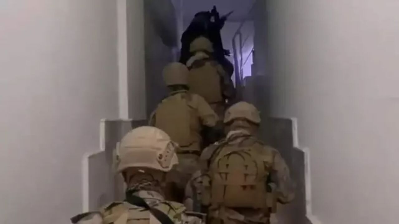 İzmir'de FETÖ soruşturması: 7 ilde 13 kişi gözaltına alındı