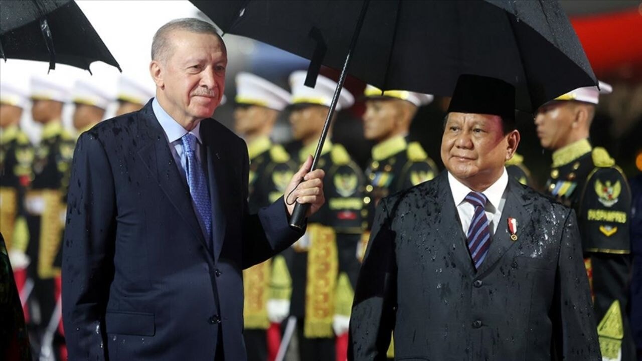 Erdoğan, Endonezya'da resmi törenle karşılandı