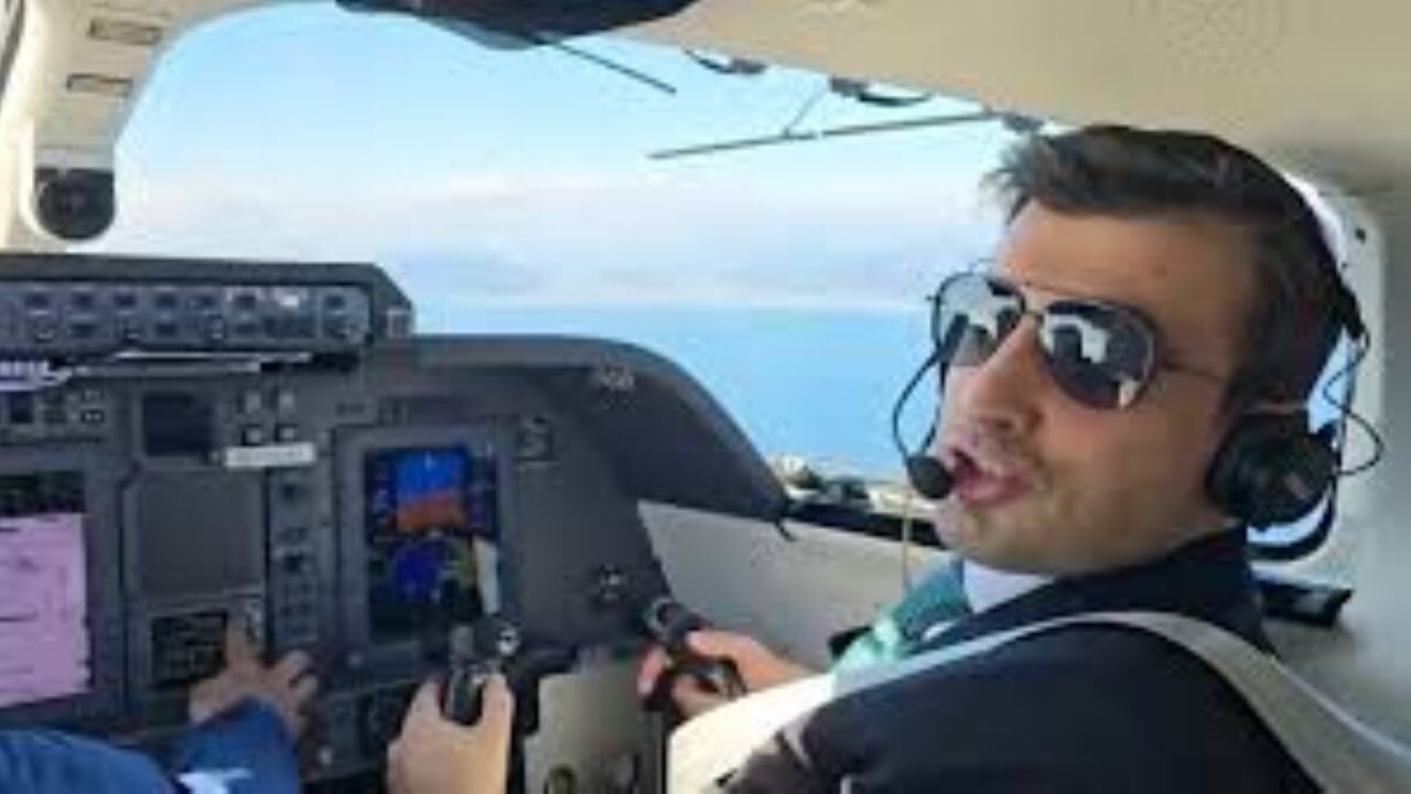 Selçuk Bayraktar, Piaggo Aerospace'in pistine Piaggio P180 uçağıyla iniş yaptığı videoyu paylaştı