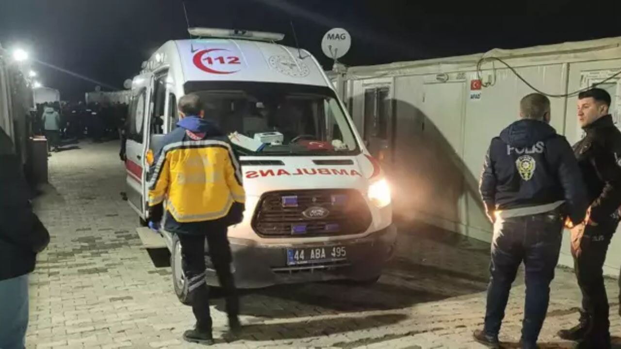 Malatya'da şok! Polis memurunu bıçaklayan kişi vurularak durduruldu