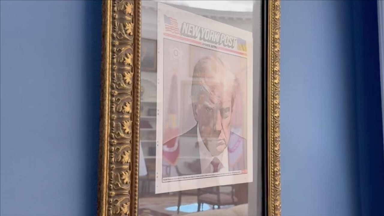 Trump'ın sabıka fotoğrafı Beyaz Saray duvarında! Mesaj ne?