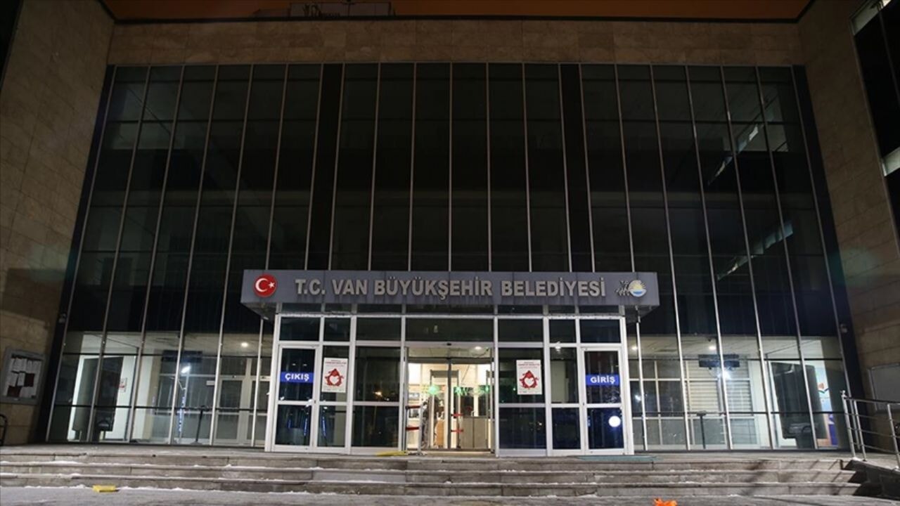 Van Belediye Başkanı Zeydan, terör suçundan hapis cezası aldı