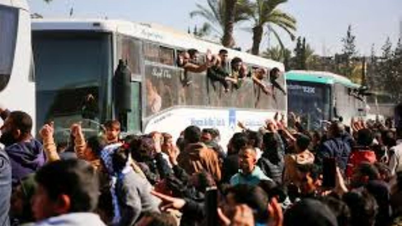 Hamas ile İsrail arasındaki esir takasının altıncı turunda Filistinli esirler serbest kaldı