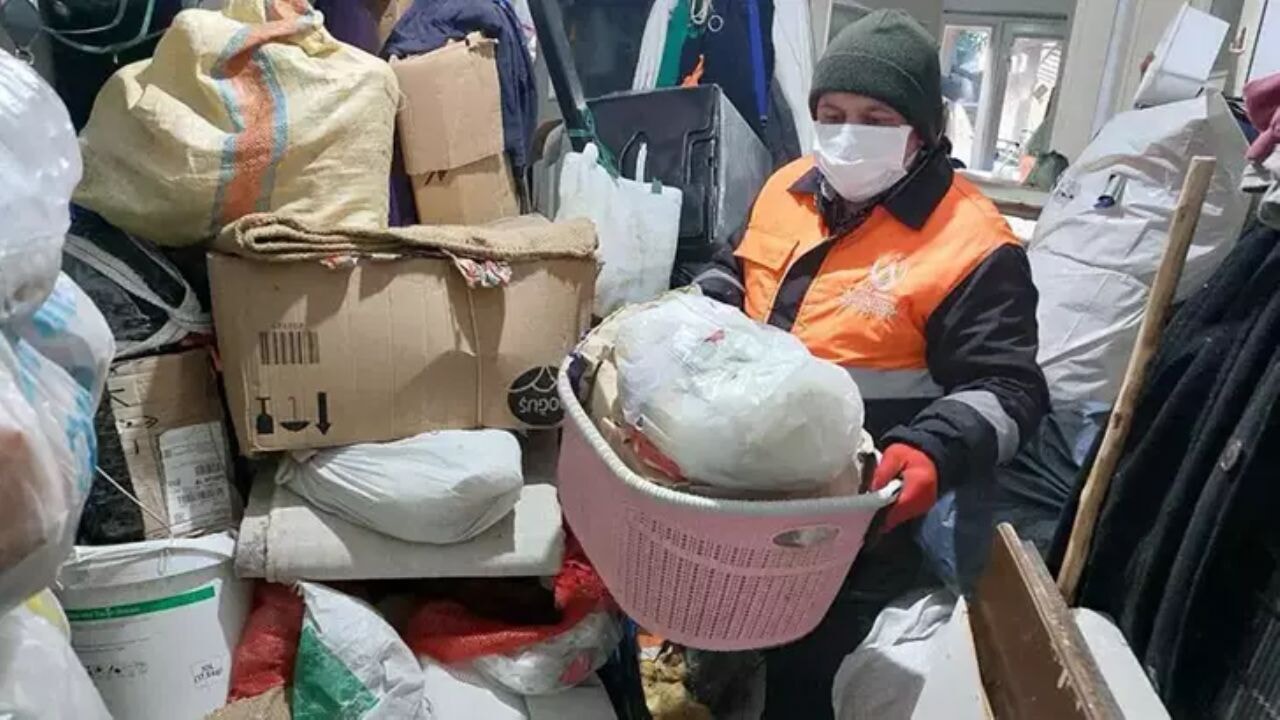 Ordu'da 10 kamyonet çöp çıkan evde şok