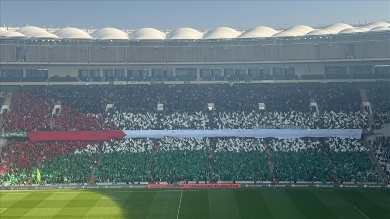 Bursaspor taraftarının 'İsrail' protestosuna Celtic taraftarlarından destek