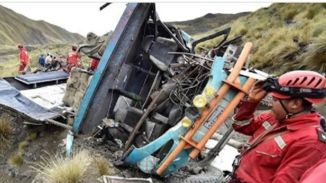 Uçuruma yuvarlanan otobüsteki 31 kişi öldü!