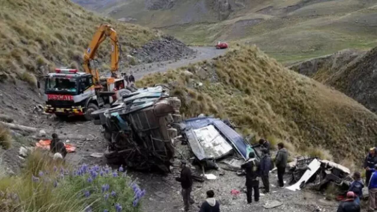 Bolivya'da korkunç kaza! Otobüs uçuruma düştü