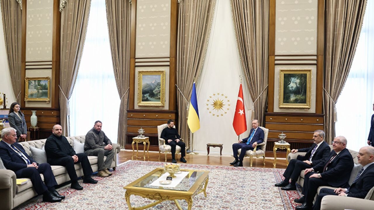 Zelenskiy: Barış masasında Türkiye de olmalı