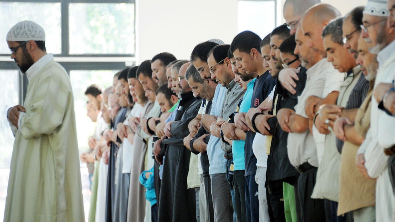 Tarihi karar: Fransa'da 'imamlık' resmen meslek sayıldı