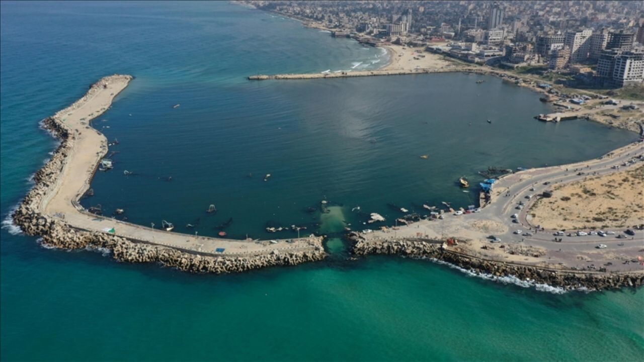 İsrail ordusunun saldırdığı Gazze Limanı görüntülendi