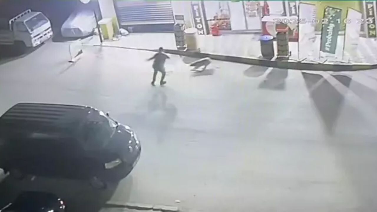 İzmir'de marketin içinde kanlı kavga