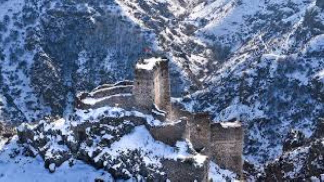 Ardahan'ın Çıldır ilçesindeki etkileyici yapı: Şeytan Kalesi