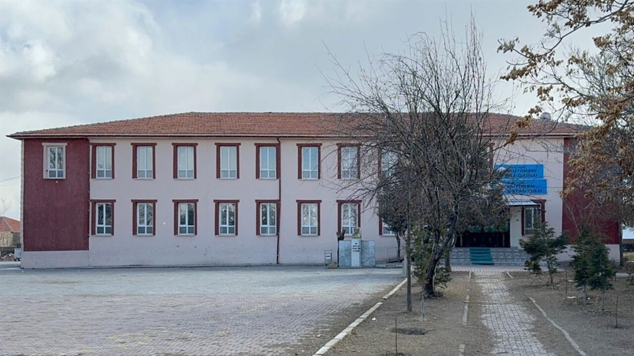 Silahlı saldırıya uğrayan öğretmen yaralandı