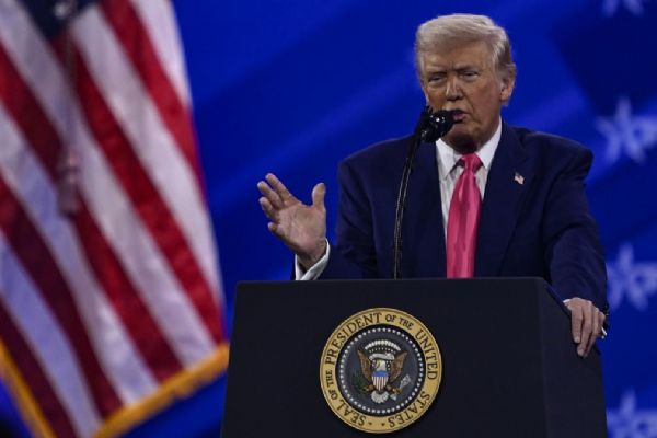 Trump: Bizden nefret eden ülkelere milyarlarca dolar sağlıyoruz