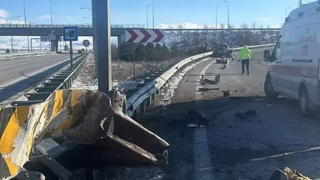 Niğde-Nevşehir yolunda kâbus! Bariyerlere çarpan araçtan acı haber geldi