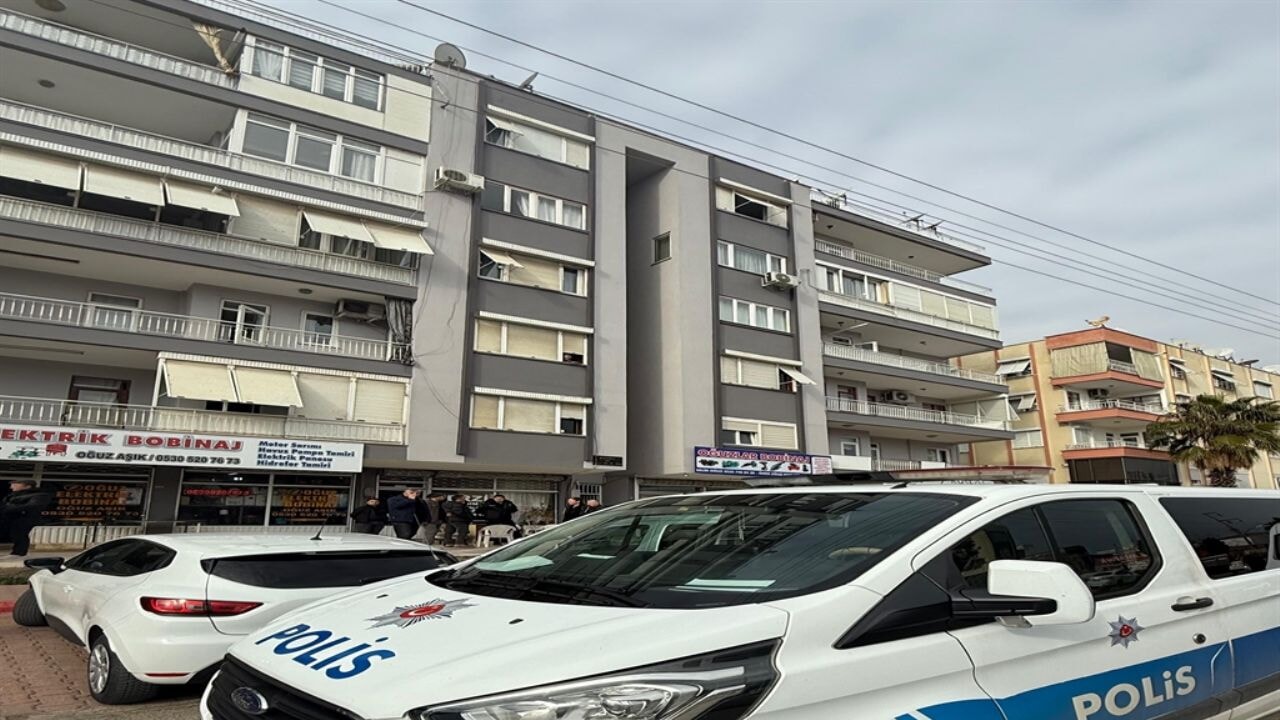 Polis memuru evinde ölü bulundu