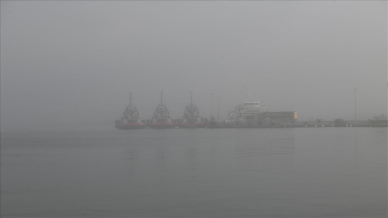 Çanakkale Boğazı'nda sis krizi! Transit geçişler durduruldu