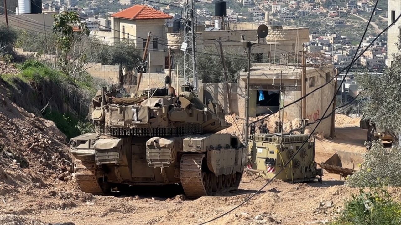 İsrail askerleri, Cenin'de Filistinlilerin evlerine dönüşünü zorla engelledi