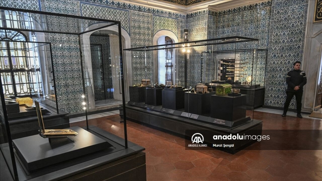 Topkapı Sarayı'ndaki mukaddes emanetler dairesi Ramazan için hazır