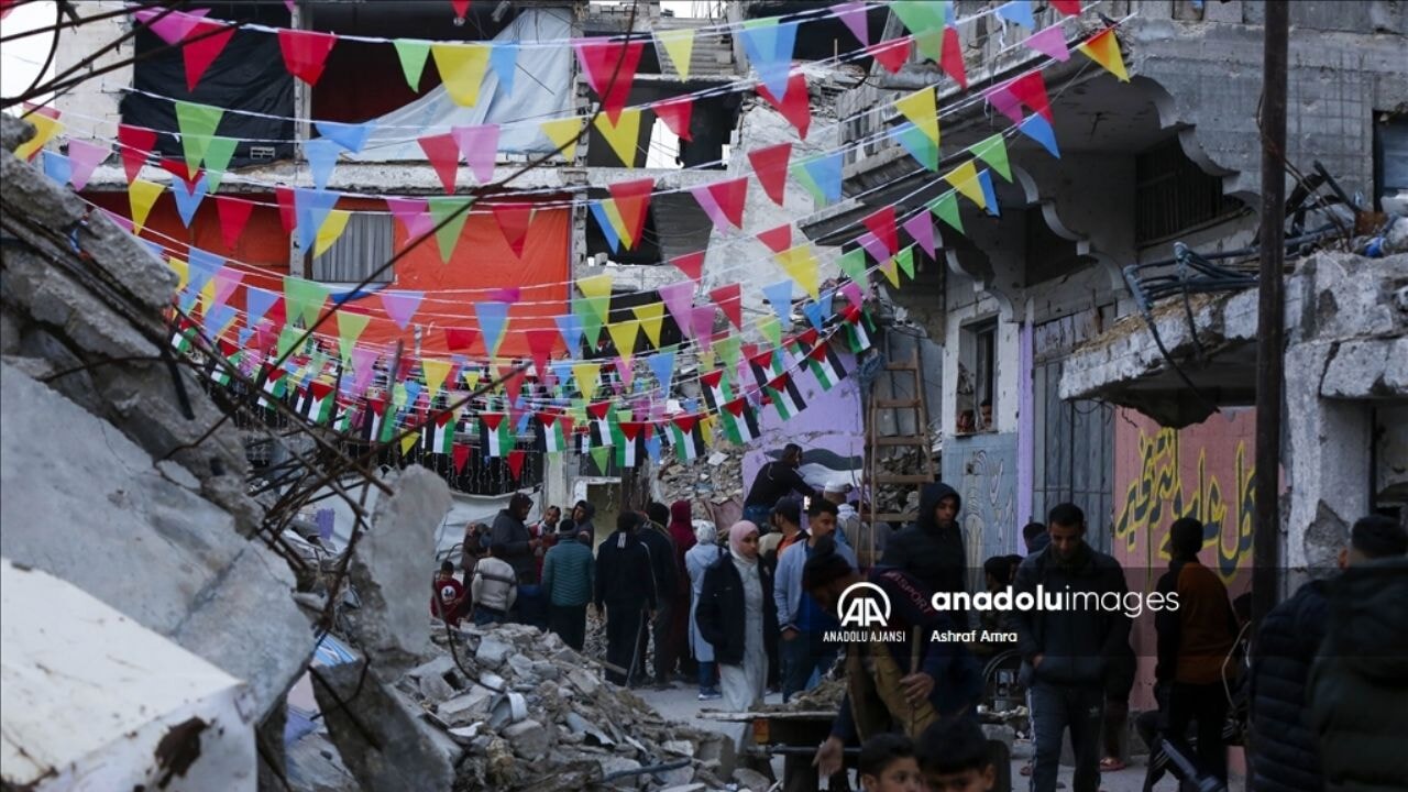 Gazze'de Ramazan umudu: Yıkıma rağmen süslemelerle direniş
