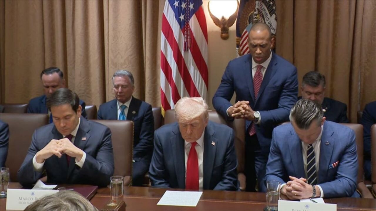 Trump'ın ve Amerika'nın kutsandığı dua anları…