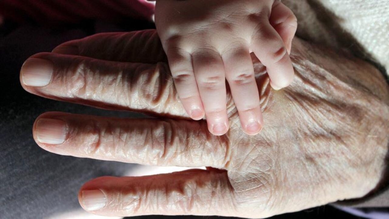 İnsanlar iki yaş aralığında daha hızlı yaşlanıyor