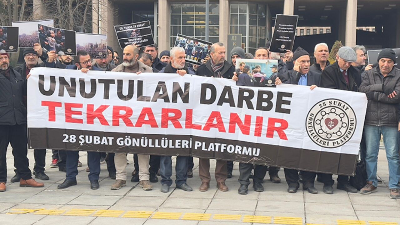 28 Şubat mağdurlarınndan Ankara Adliyesi önünde açıklama