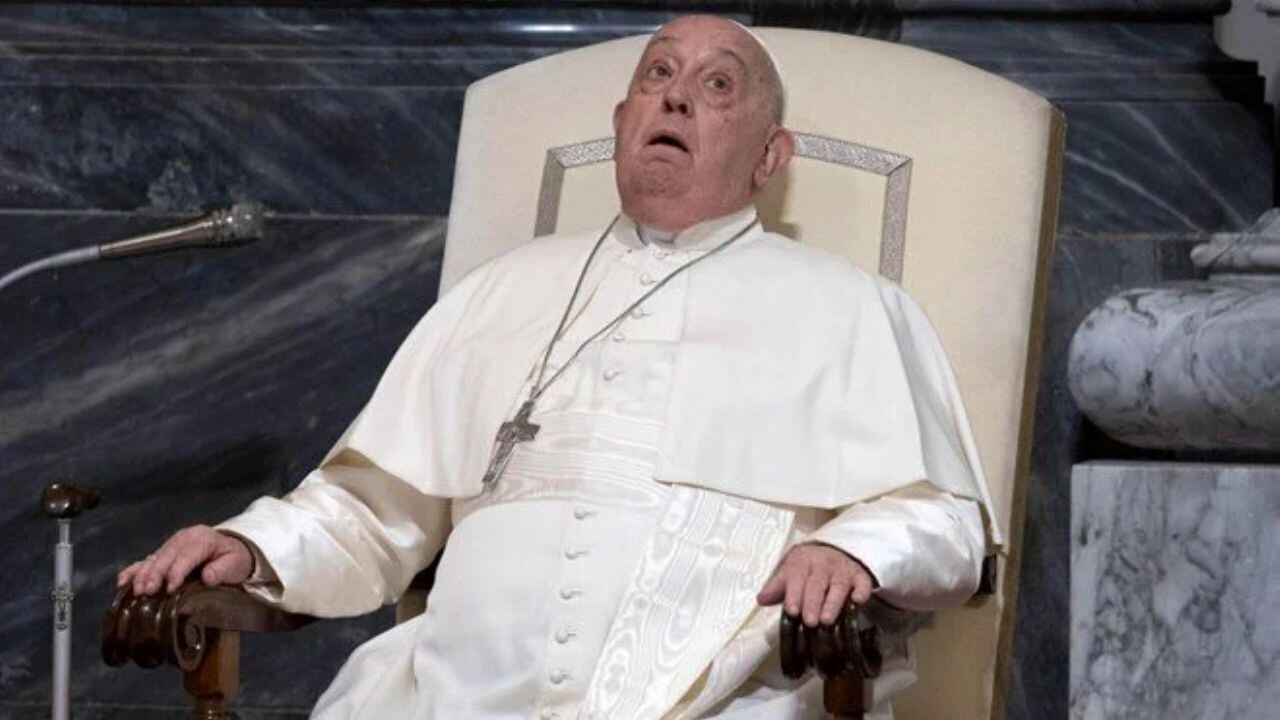 Papa Francis yine solunum krizi geçirdi