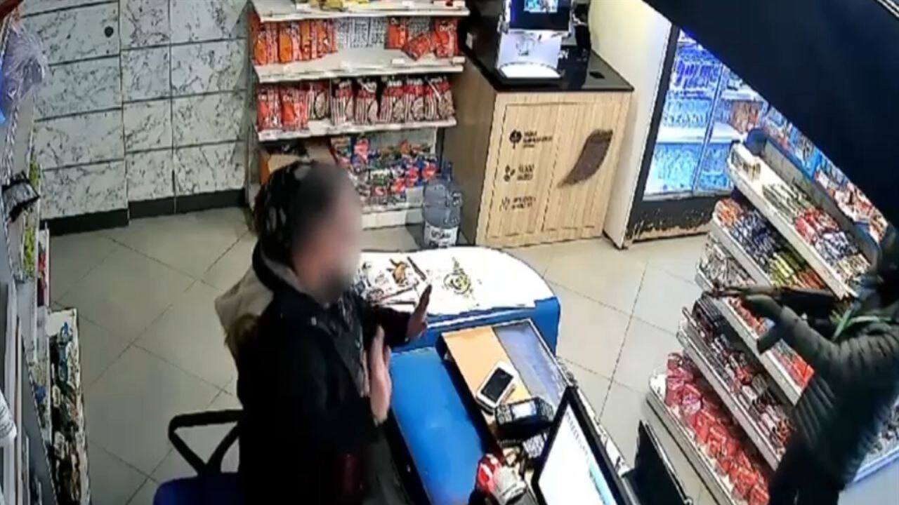 Uzun namlulu oyuncak silahla soygun