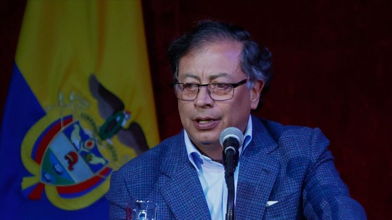 Petro, Zelenskiy'i eleştirdi