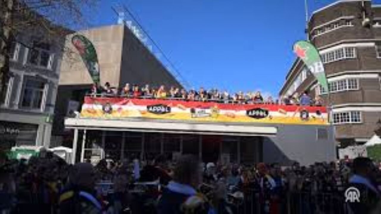 Hollanda'nın Den Bosch kentinde düzenlenen karnaval renkli görüntülere sahne oldu