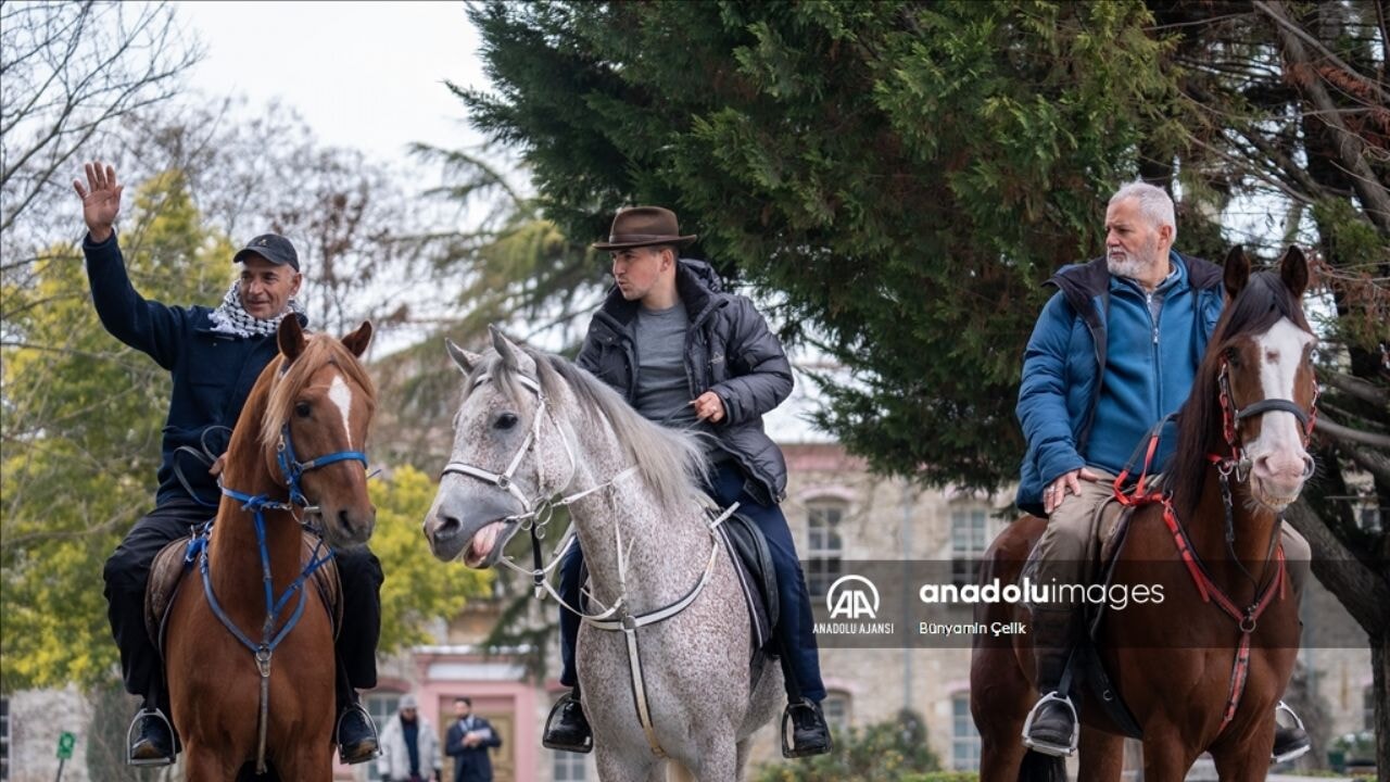 At sırtında Hac yolculuğu