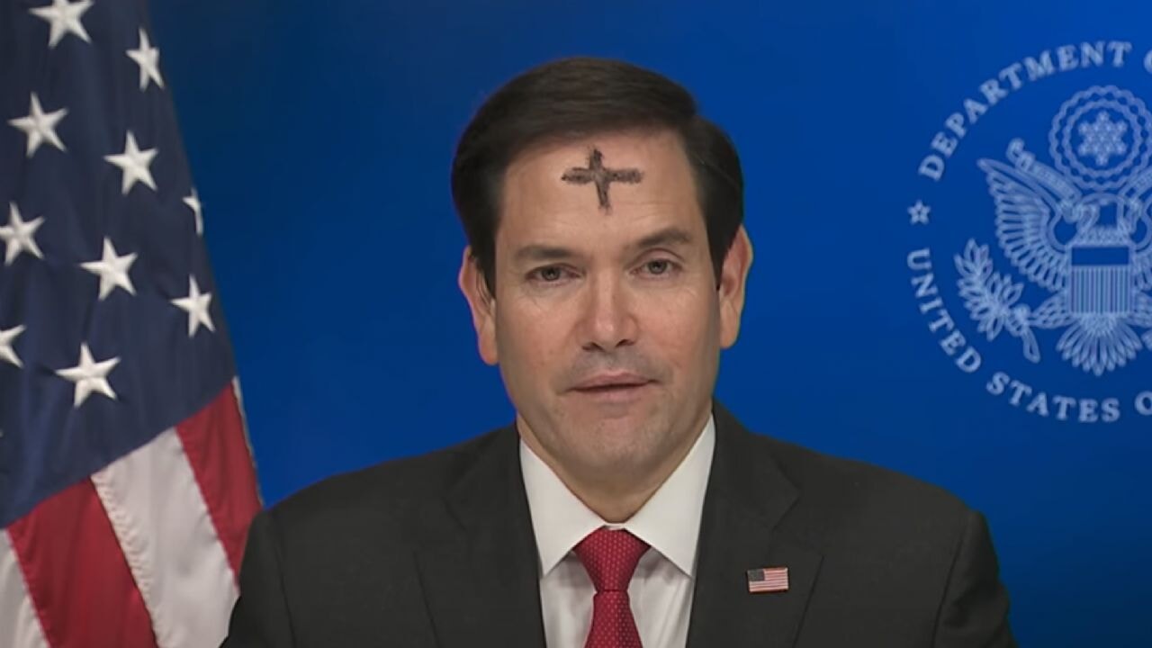 ABD'li Bakan canlı yayında alnında 'haç' işaretiyle tehdit savurdu