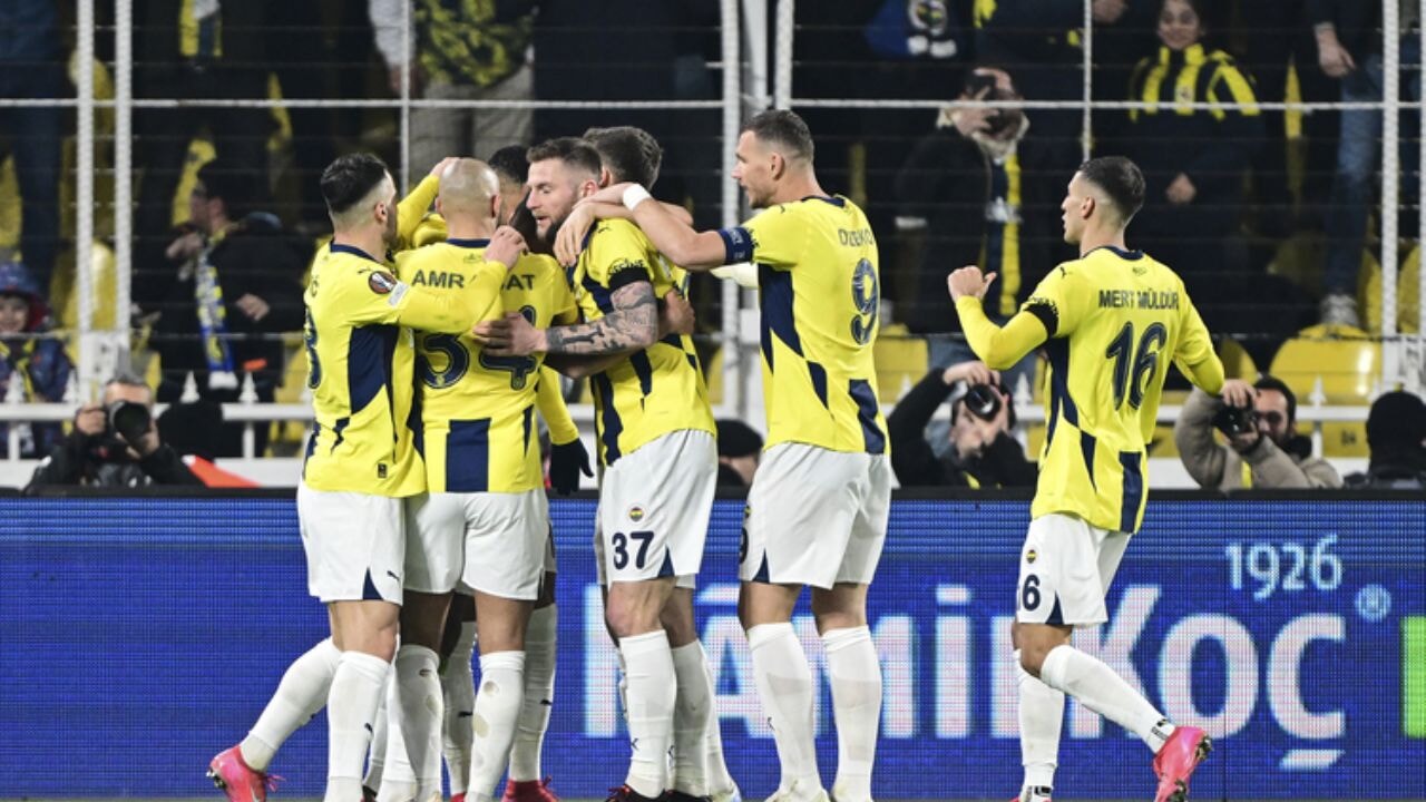 Fenerbahçe, UEFA Avrupa Ligi son 16 turu ilk maçında 3-1 yenildi