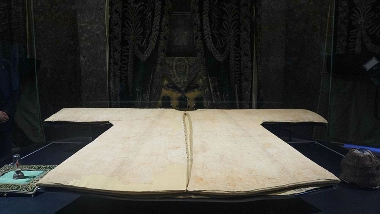 Hırka-i Şerif ziyarete açıldı