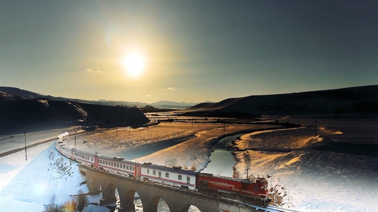 Turistik Doğu Ekspresi'nin Erzurum geçişi dronla görüntülendi
