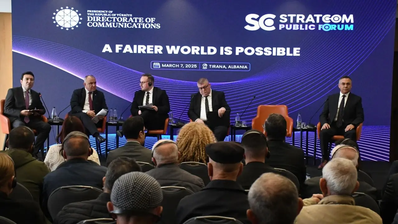 Arnavutluk'ta 'Daha Adil Bir Dünya Mümkün' paneli düzenlendi