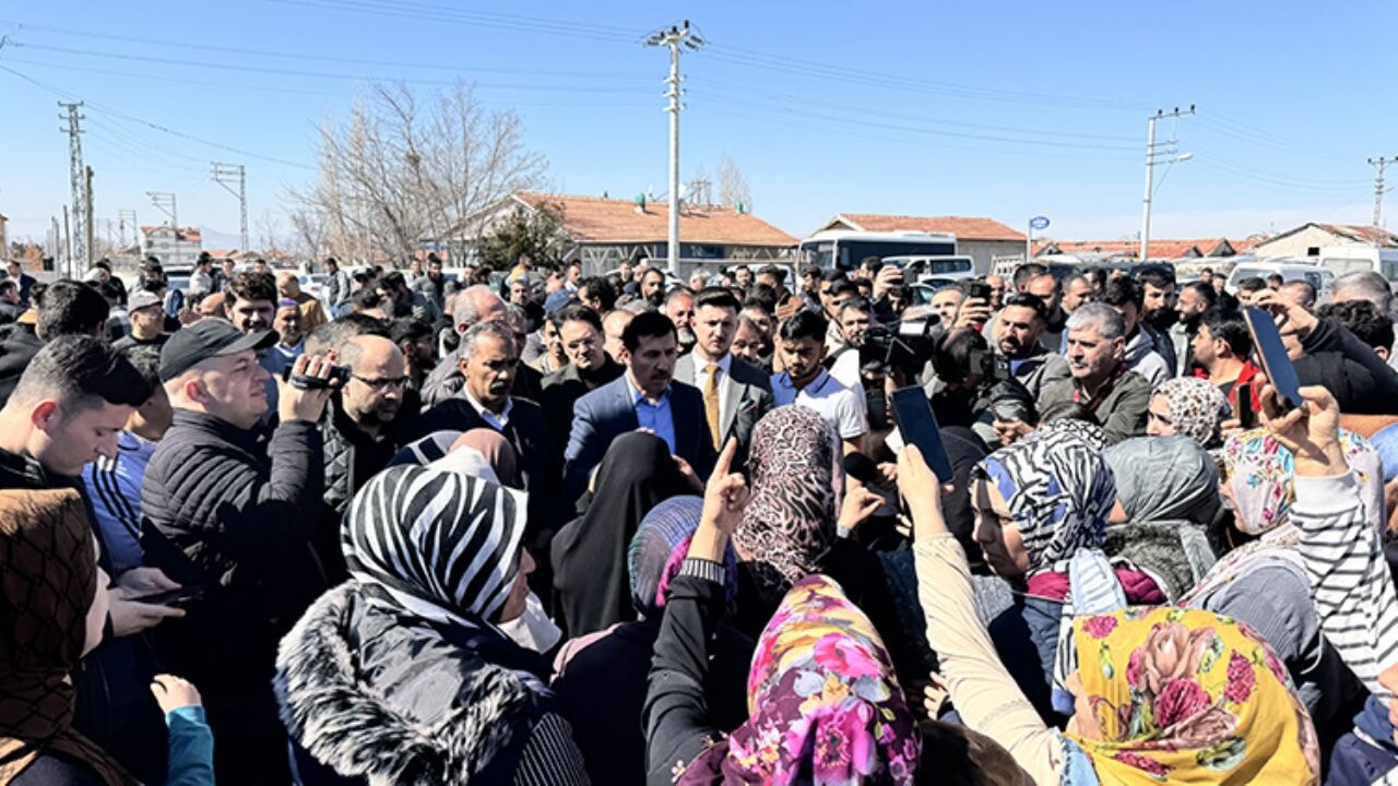 Başıboş köpekler bir can daha aldı, halk ayaklandı!